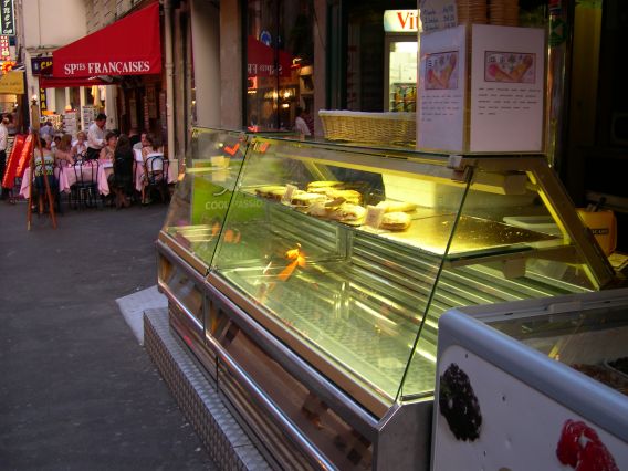  devanture de marchand de glaces, rue de la Huchette.